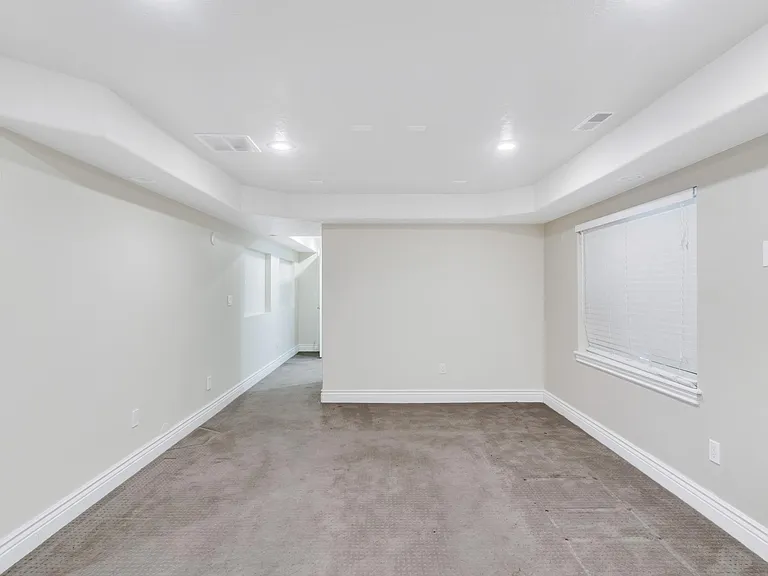 874 W 200 N — Photo 12