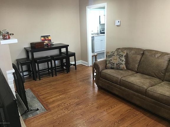 3rd image of 124 Lincoln Ave APT 3