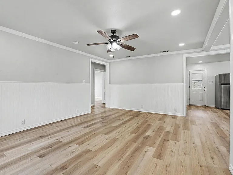 1112 N Lockhart St — Photo 17