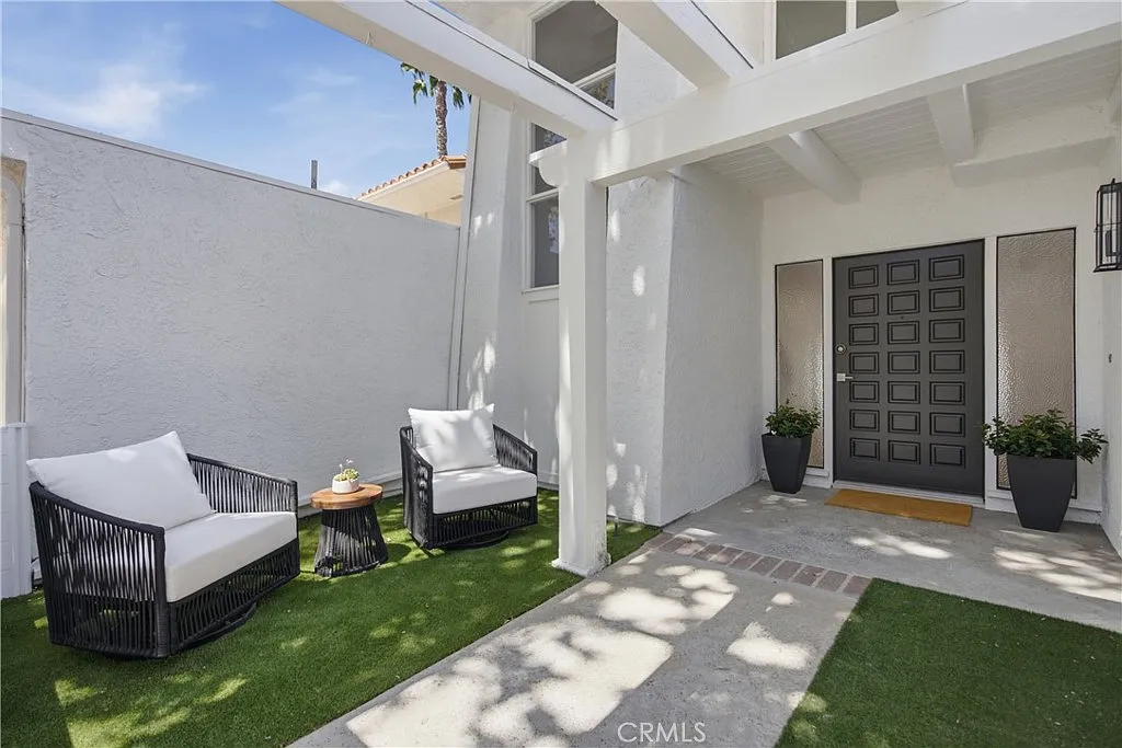3 bed, 2.5 bath, 2108 sqft, $8,750 — Photo 3