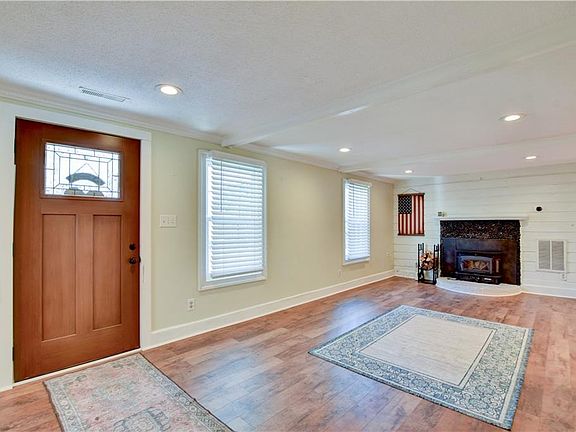 5th image of 845 Indian Creek Rd