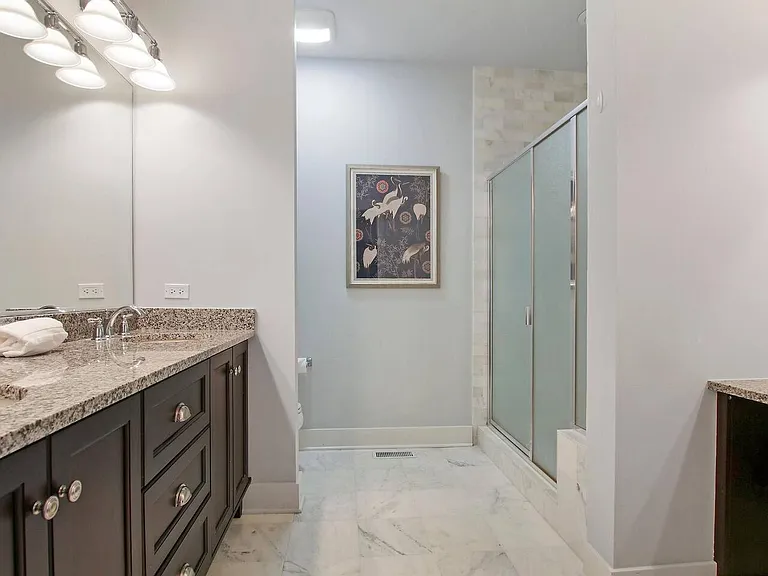 2nd Floor: Master Bath