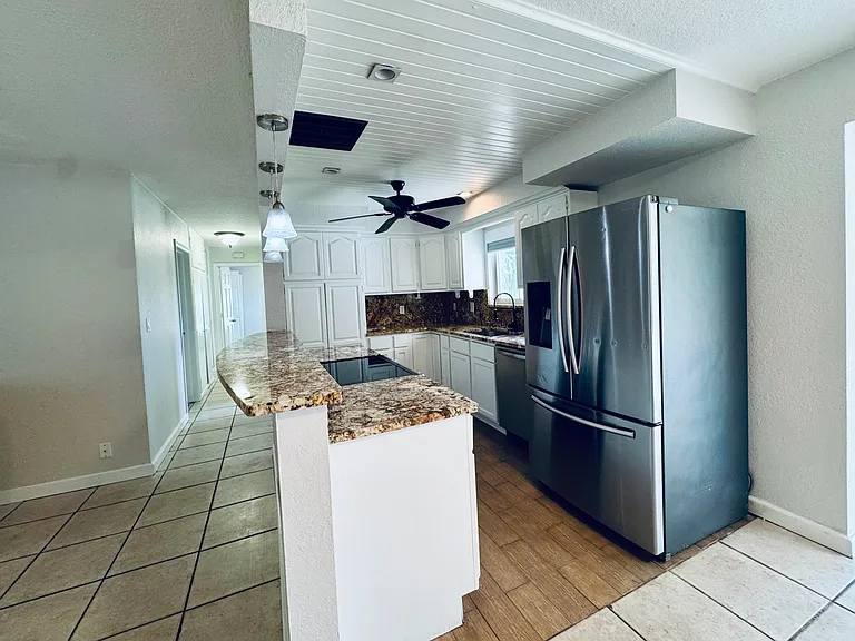 924 SE 8th Ct — Photo 6