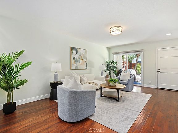 3rd image of 1609 Sherwood Village Cir