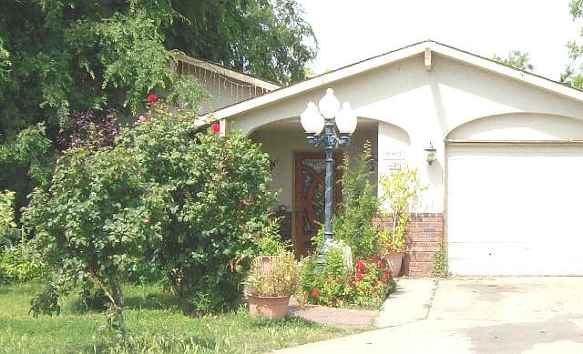 2nd image of 901 Sycamore Ave