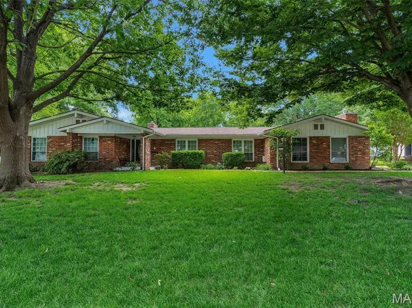 1010 Dovergate Dr, Saint Louis, MO 63122