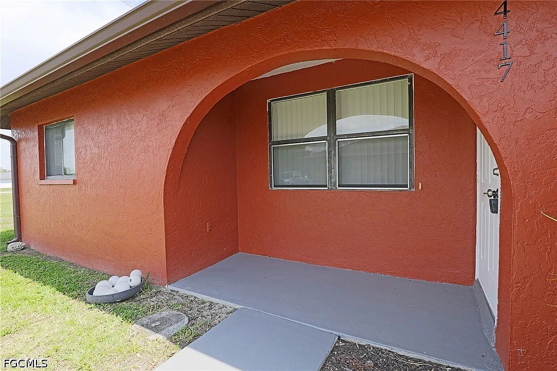 2 bed, 2.0 bath, 2072 sqft, $1,399 — Photo 1