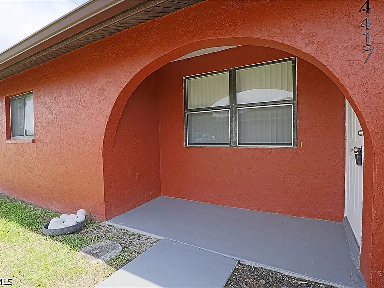 4417 SW Santa Barbara Pl — Photo 1