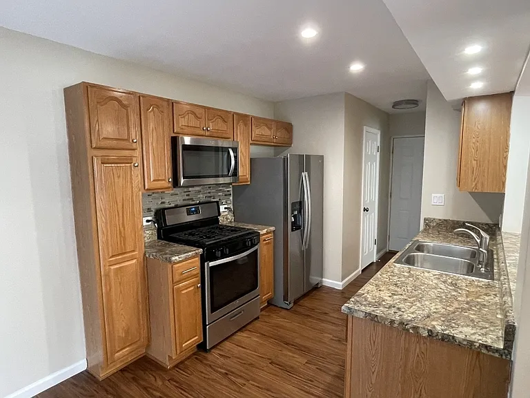 228 N Waterford Dr #12C — Photo 4