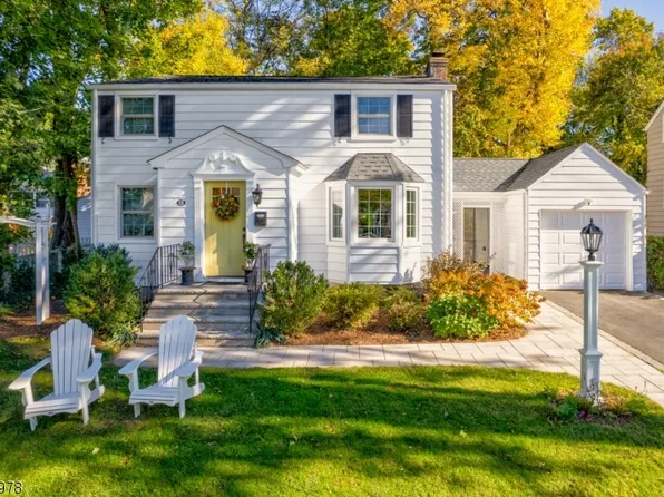 18 Duchamp Pl, Chatham Boro, NJ 07928