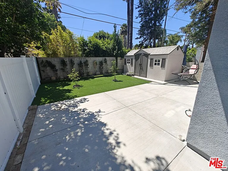 8617 Hatillo Ave — Photo 15