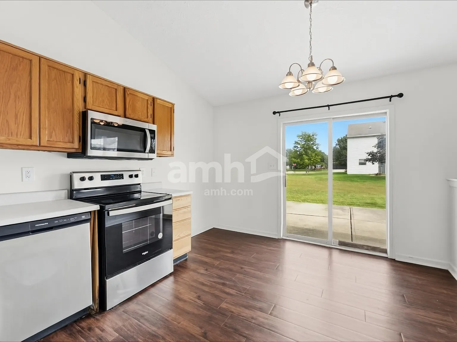 3 bed, 2.0 bath, 1243 sqft, $1,770 — Photo 4