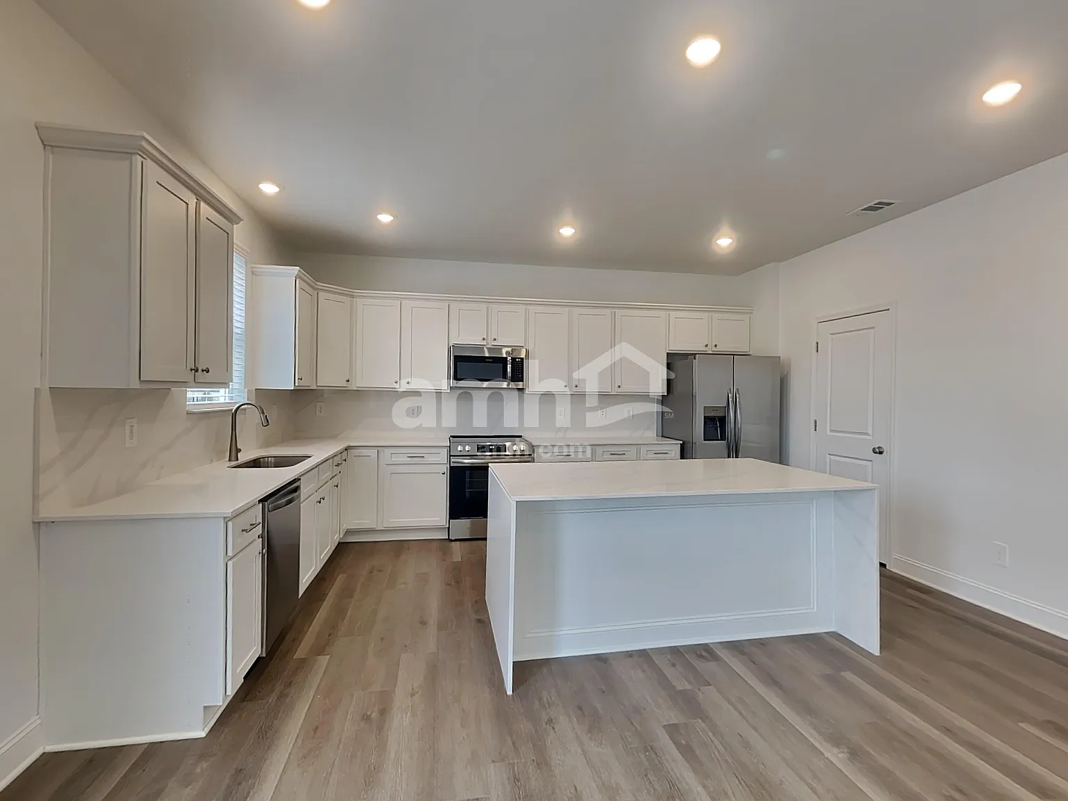 4 bed, 2.5 bath, 2449 sqft, $2,695 — Photo 4