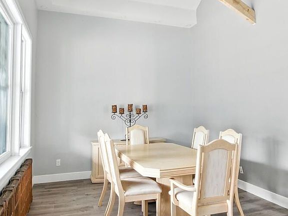 5th image of 358 Simcoe St