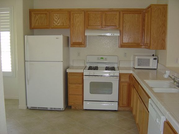 5th image of 2369 Portola St