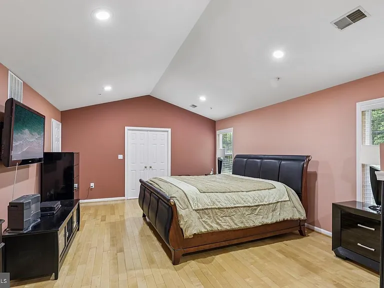 15206 Derbyshire Way — Photo 7