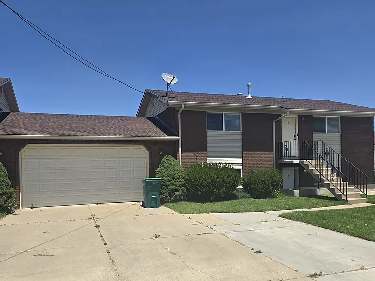 2 Bedroom Hooper Duplex — Photo 3