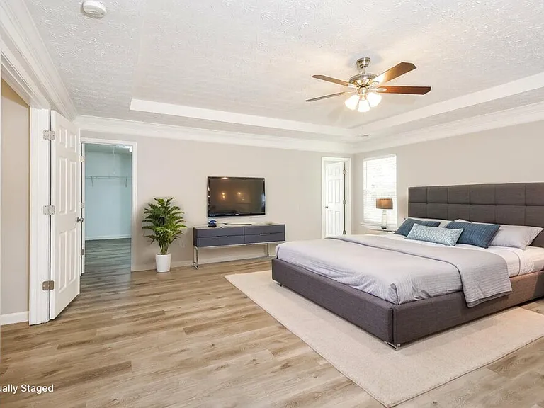 2110 Valley Creek Dr — Photo 10