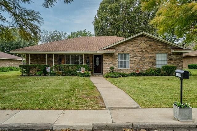 1st image of 1213 Briarbrook Dr