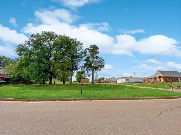 813 N Broadway St #13-15, Sayre, OK 73662