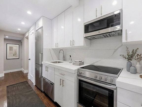 2nd image of 72 Carmine St #2BC