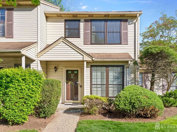 905 Maplecrest Rd, Edison, NJ 08820