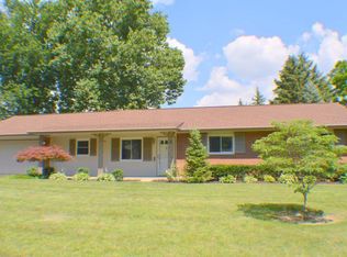 2884 Pickwick Dr, Columbus, OH 43221