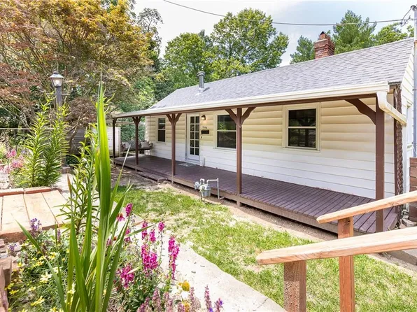 1348 Main St, Parkville, MO 64152