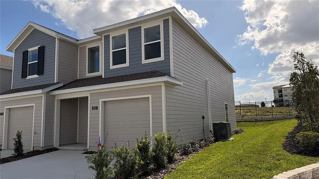 3 bed, 2.5 bath, 1423 sqft, $2,200 — Photo 1