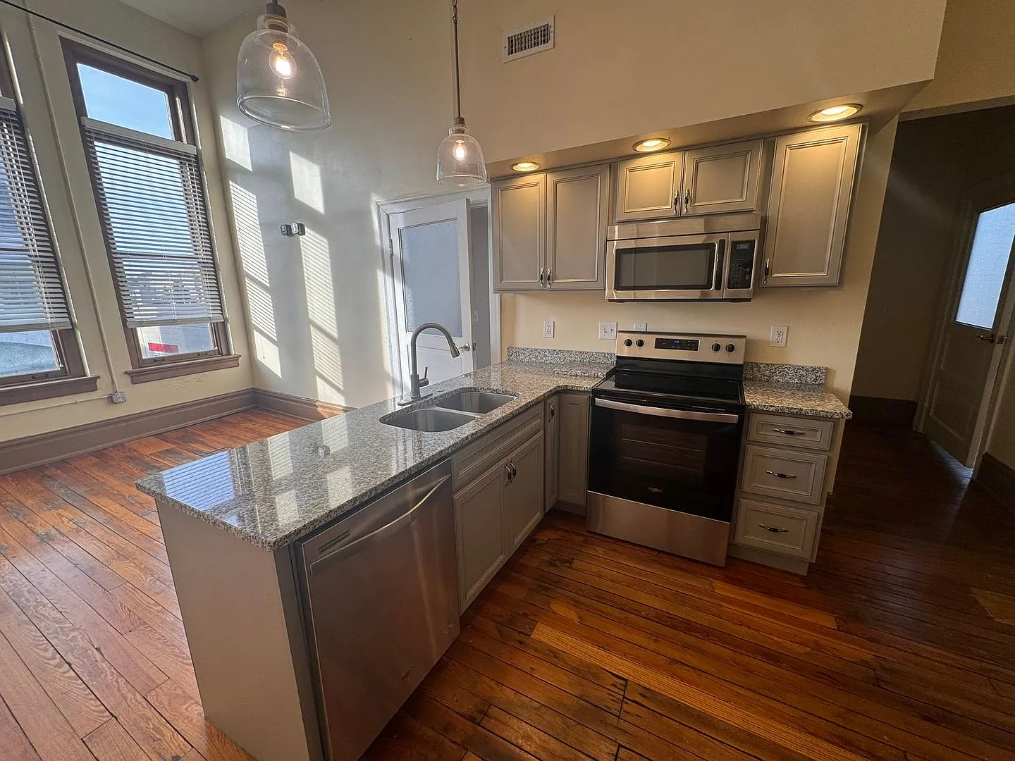 442 Main LLC — Photo 2