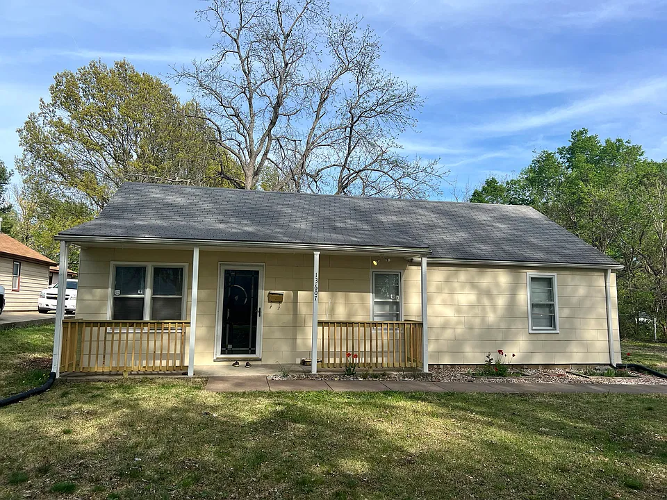 13607 Botts Rd