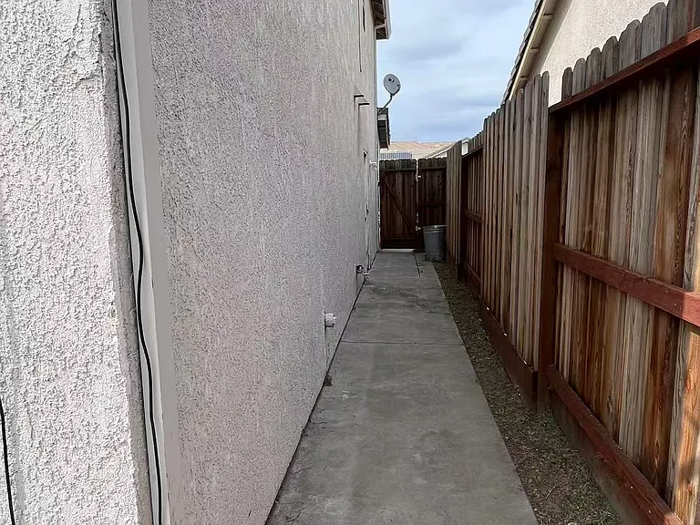 1022 Bess Pl — Photo 35