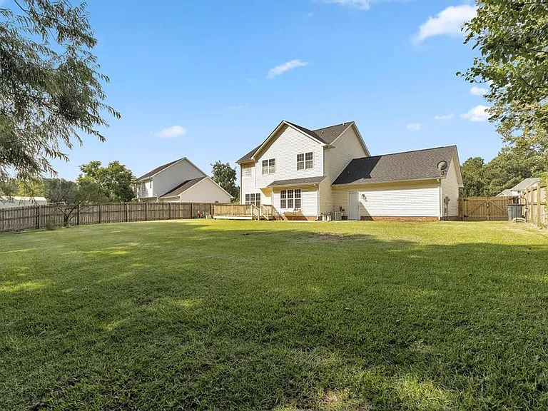 816 Commons Dr N — Photo 25