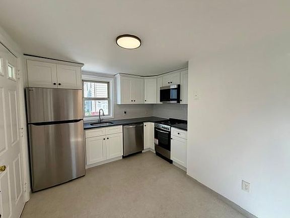 4th image of 46 Humbert St #1