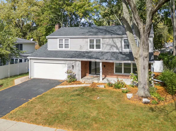 1249 Stonegate Rd, Naperville, IL 60540