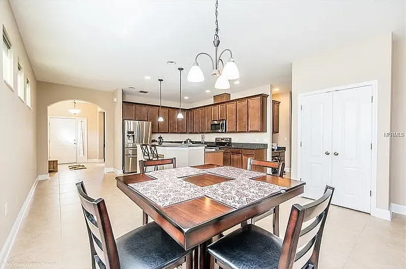 4 bed, 2112 sqft, $2,950 — Photo 4