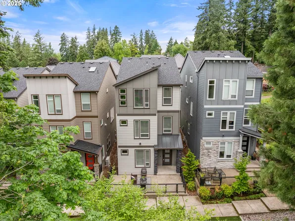 9014 SW Steens Ln, Portland, OR 97225