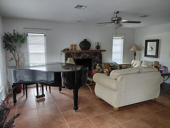 4th image of 561 Falkland Rd