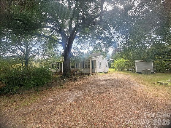 2nd image of 171 Fox Run Rd