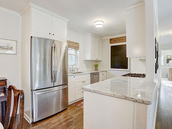 5th image of 1305 Cliffwood Dr SE