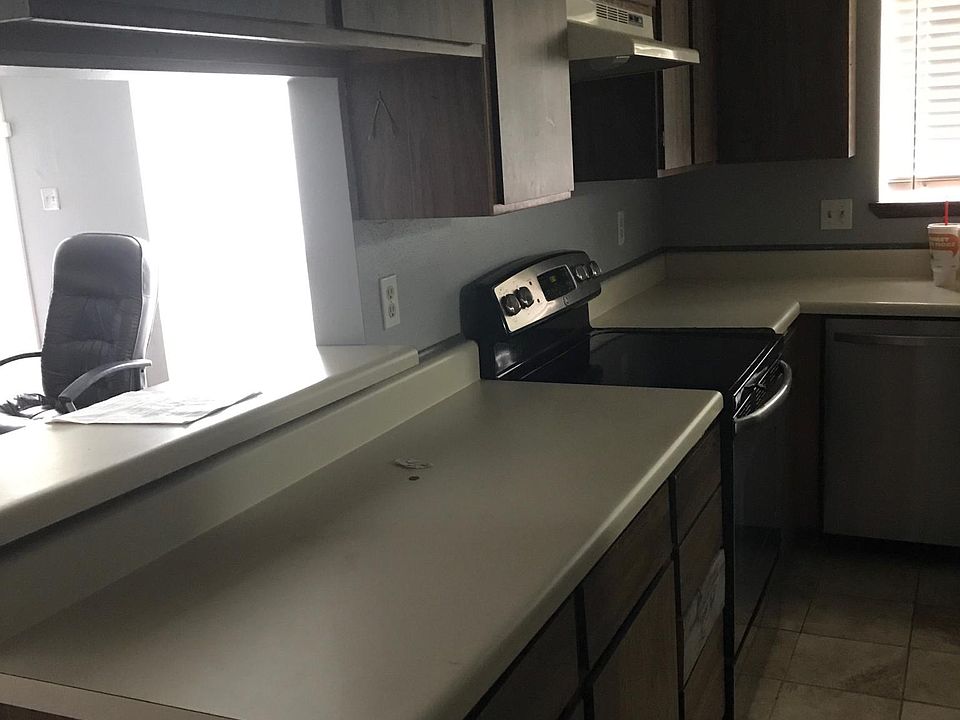 2nd image of 15351 Reigate Ln