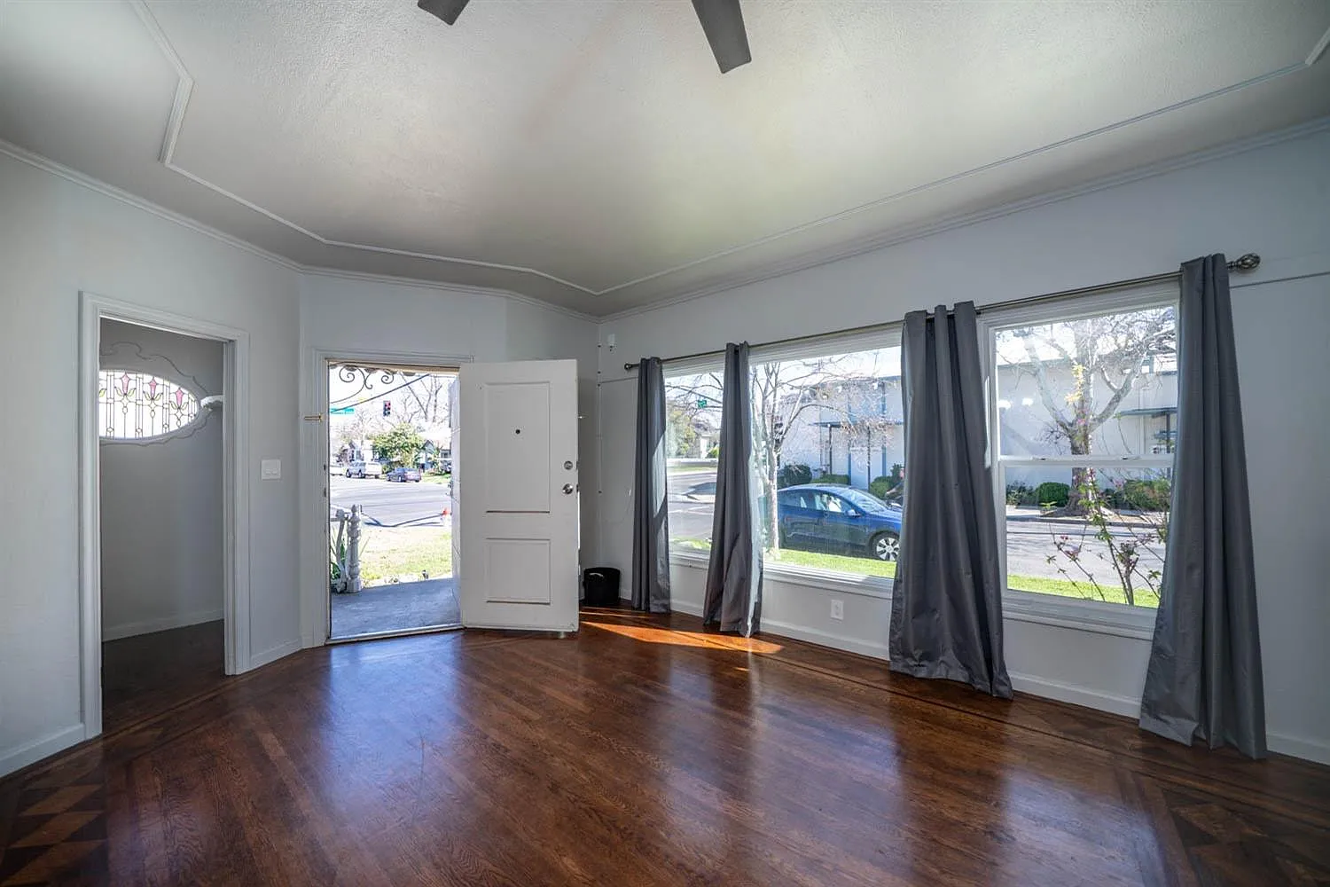 3016 42nd St photo 1