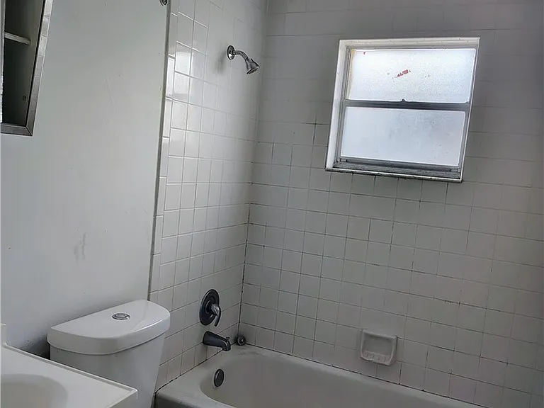1722 Maple Dr — Photo 3