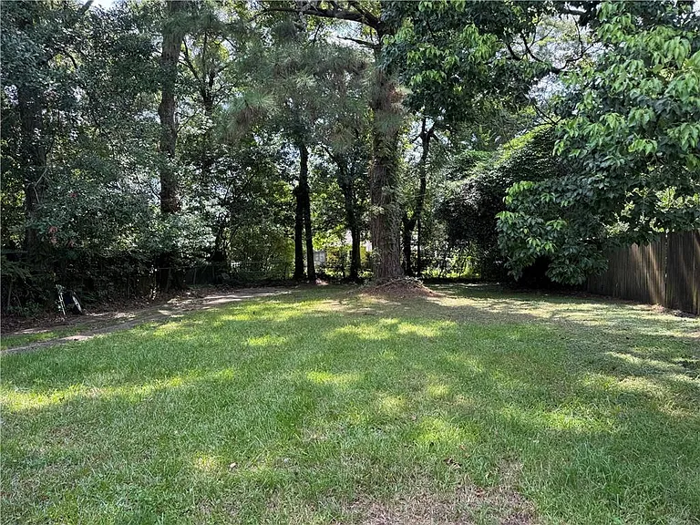 666 Cherokee St — Photo 10