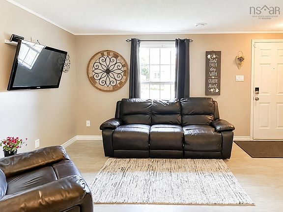3rd image of 30 Pleasant St