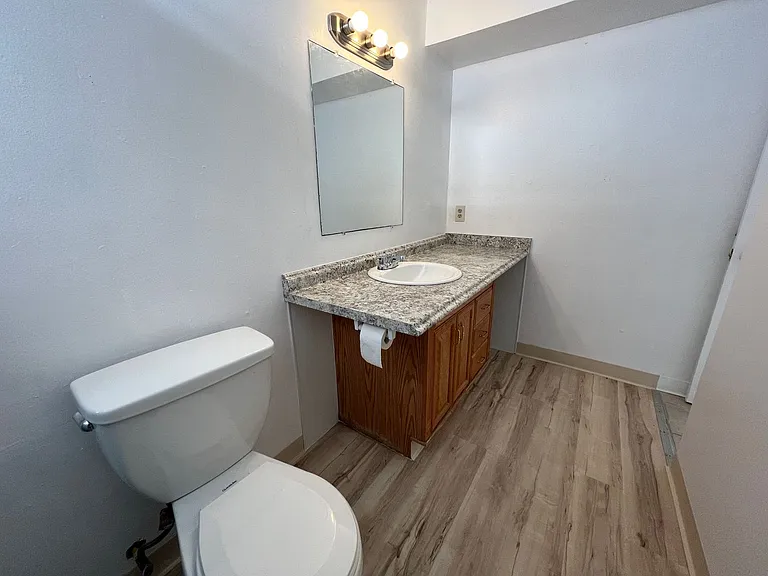 1200 N Severance St — Photo 13