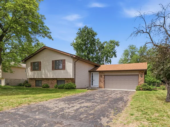 8009 Vincent Cir N, Brooklyn Park, MN 55444