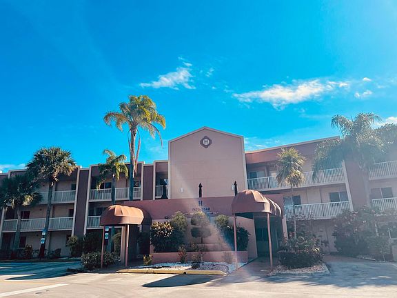 3rd image of 7516 N Devon Drive Drive #212