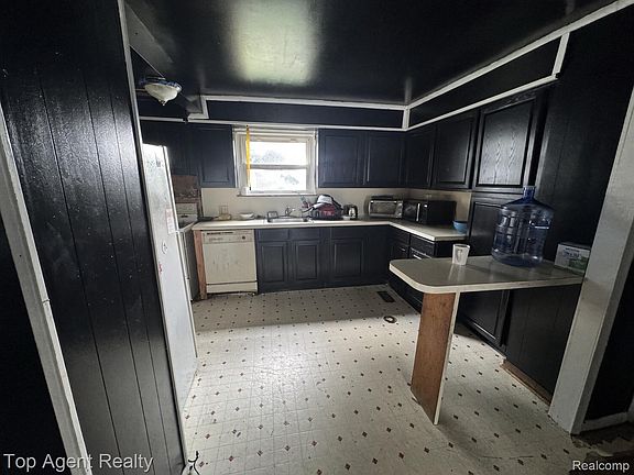 4th image of 26406 Trowbridge St