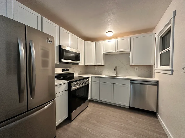 341 Bertha Ave — Photo 2